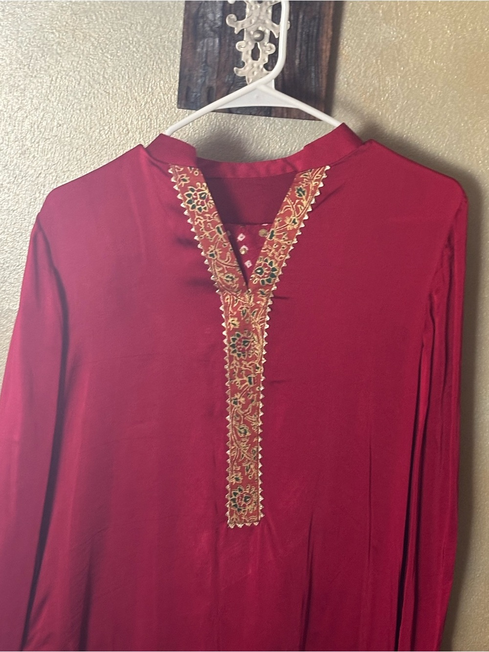 Designer Red Silk Shirt M size with Sequined Bandhni Dupatta party Wedding wear - Picture 4 of 6